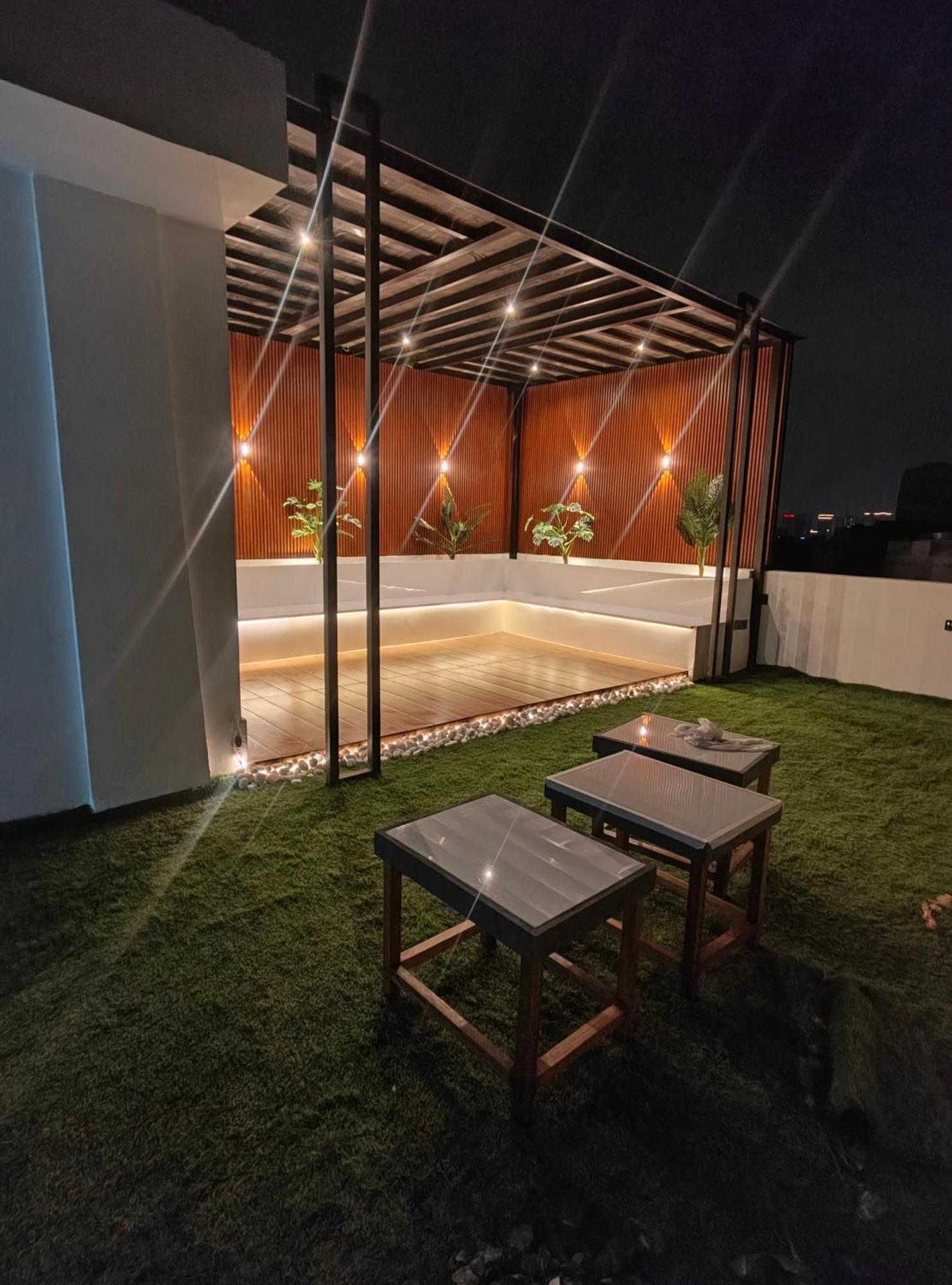 Hotel Enchanted The Roof Rekha, With Private Trace Garden Neu-Delhi Exterior foto